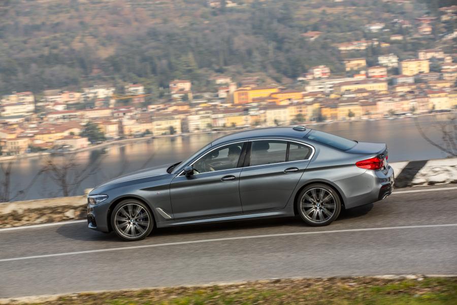  BMW 530d xDrive Sedan M Sport 2017 года  (WW) (фото 25 из 41)